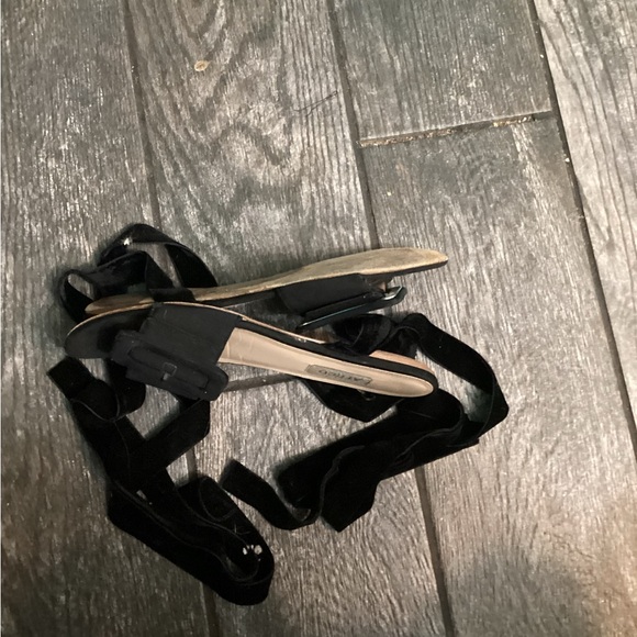 💥PRICE DROP💥 Jole Buckle Strap Velvet-Tie Flat Sandal - Picture 5 of 8